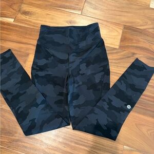 lululemon Dark Camouflage black and gray Leggings size 4 - 24 inch length
